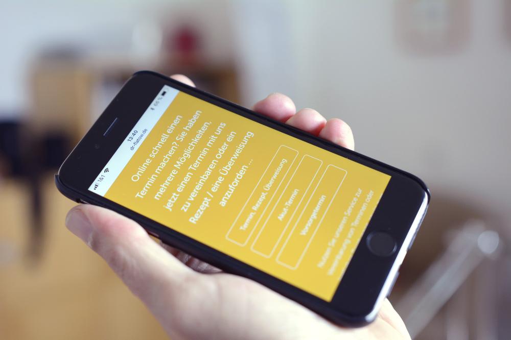 Smartphones machen auf Praxiswebsites und Gesundheitsportalen den größten Teil der Zugriffe aus Wie kommen Mediziner, Praxen und Patienten im mobilen Internet zusammen?